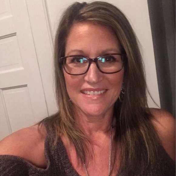 Meet your Posher, Lorie - Picture 1 of 1